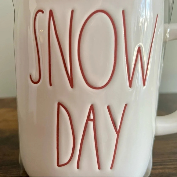 Rae Dunn | Snow Day Mug Set  with Toque Top in Red & White NEW - Picture 5 of 7